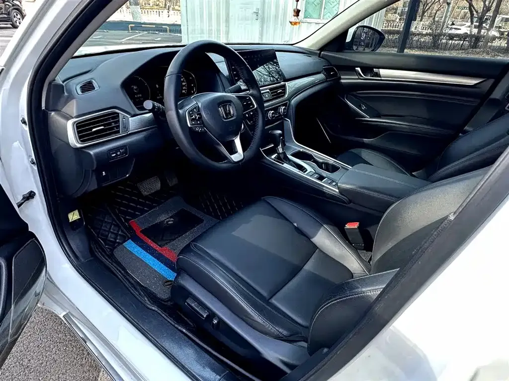 Honda Accord — фото 7