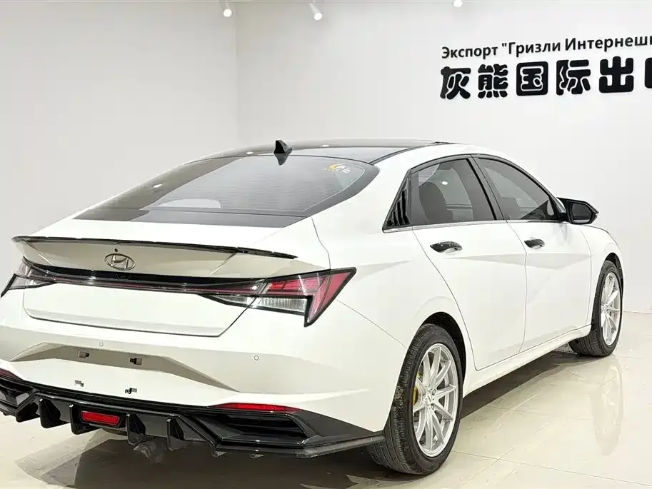Hyundai Elantra — фото 2