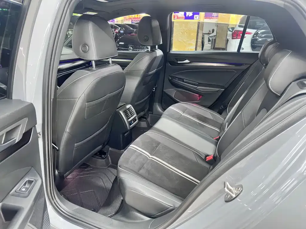 Volkswagen Golf 2022 из CN, фото 2