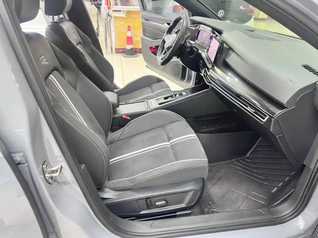 Volkswagen Golf 2022 из CN, фото 5