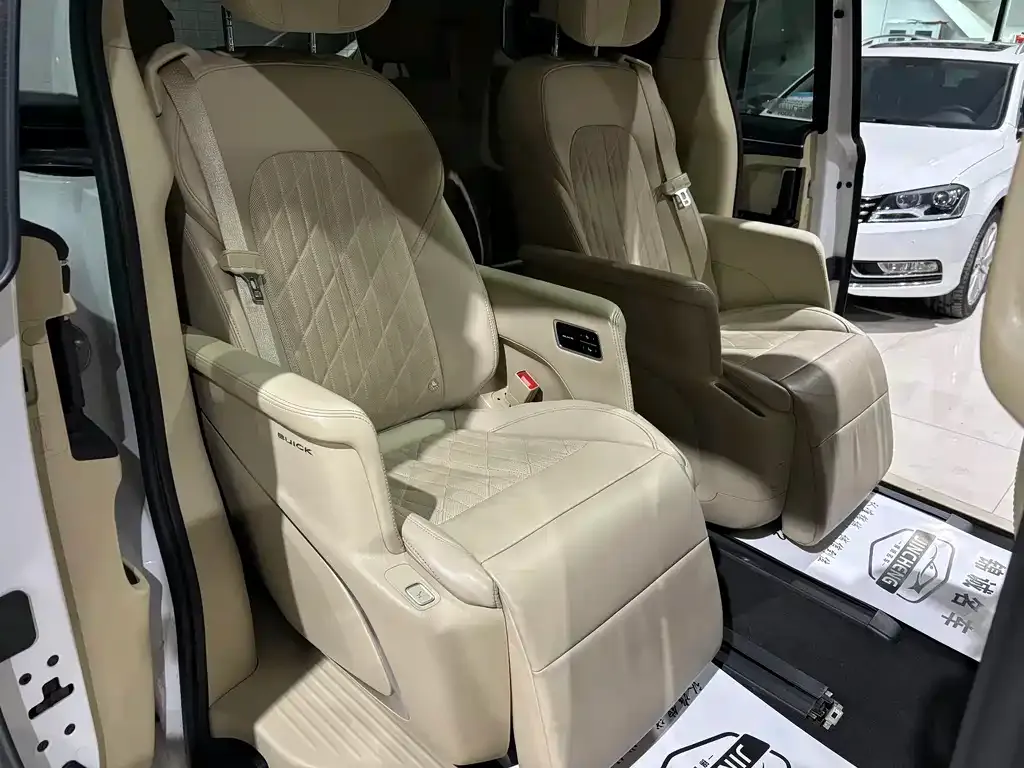 Buick GL8 2022 из CN, фото 3