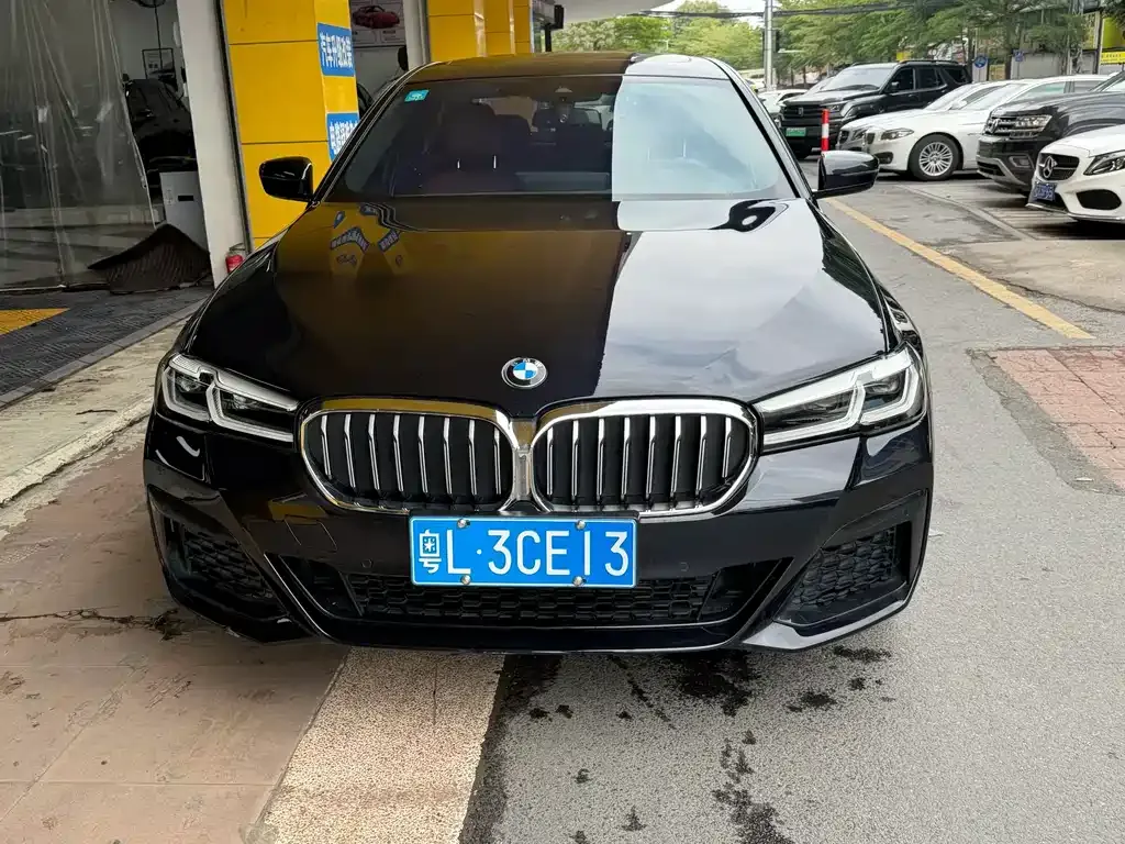 BMW 5 Series — фото 1