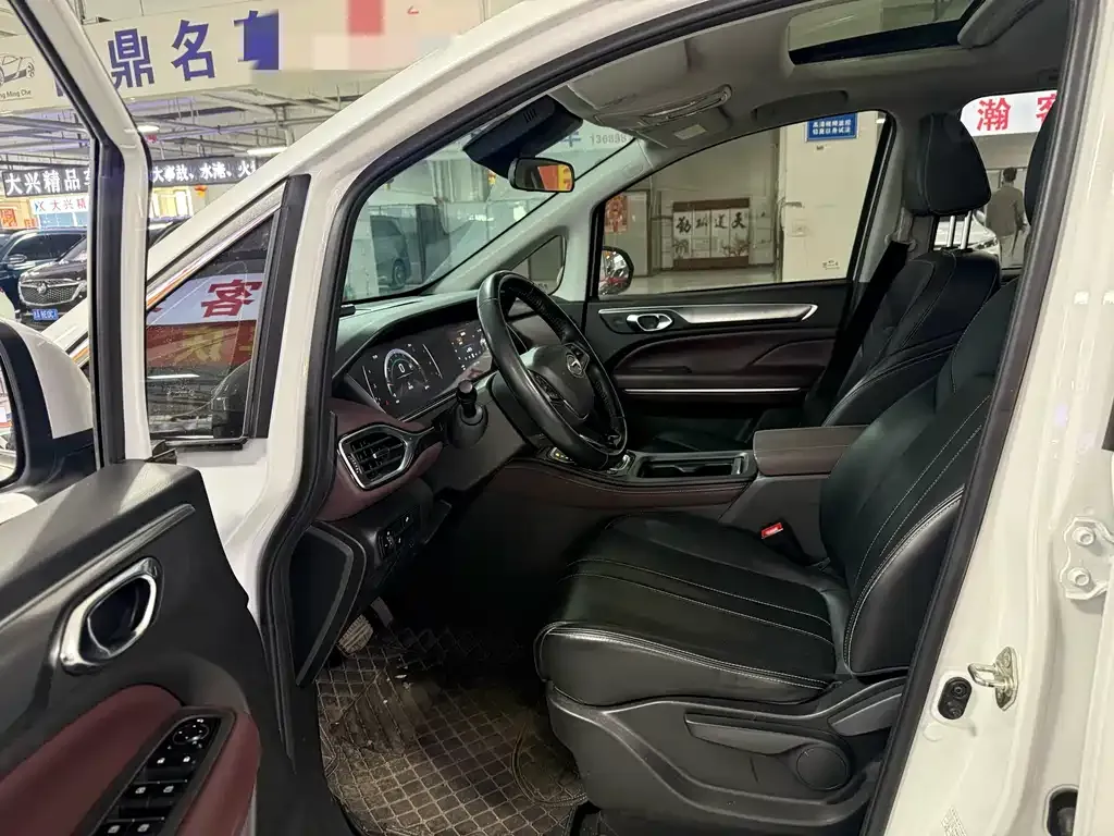 GAC Motor Trumpchi M6 — фото 3