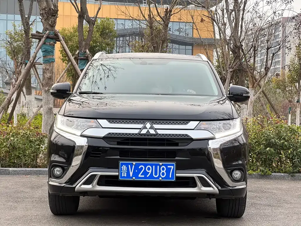 Mitsubishi Outlander — фото 4