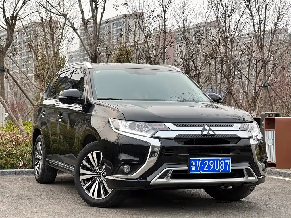 Mitsubishi Outlander — фото 7