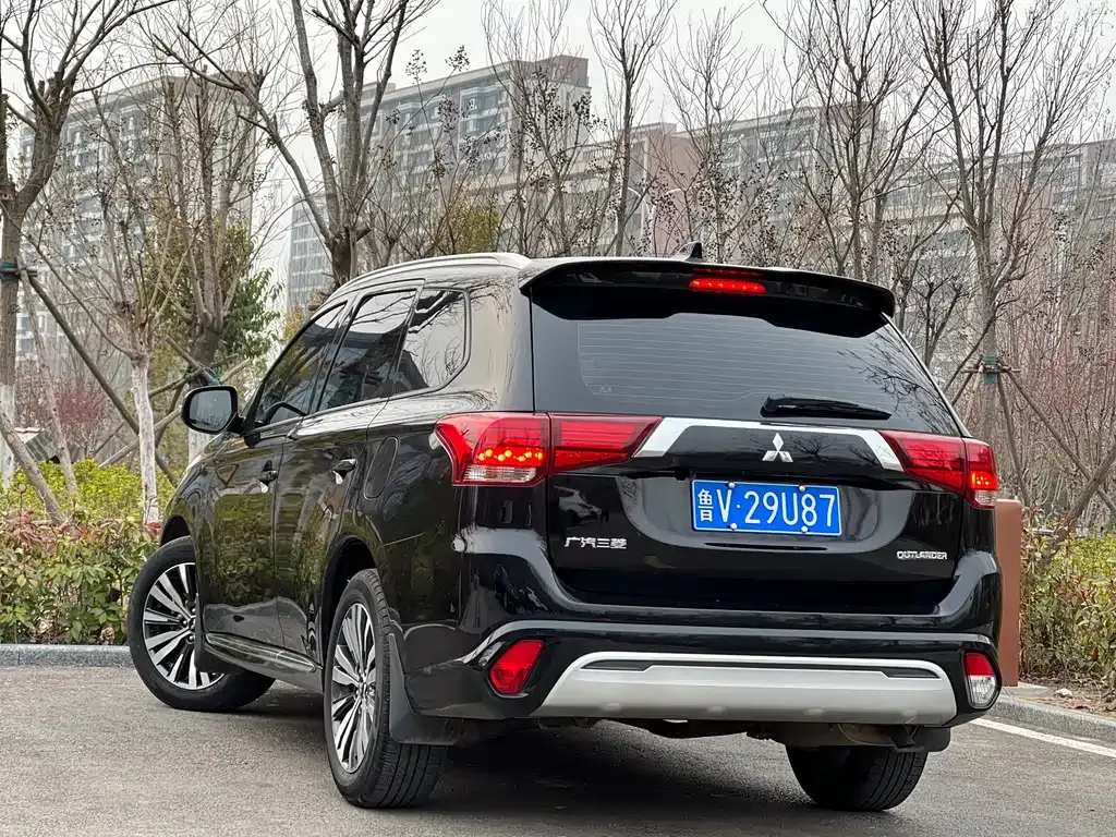 Mitsubishi Outlander — фото 3