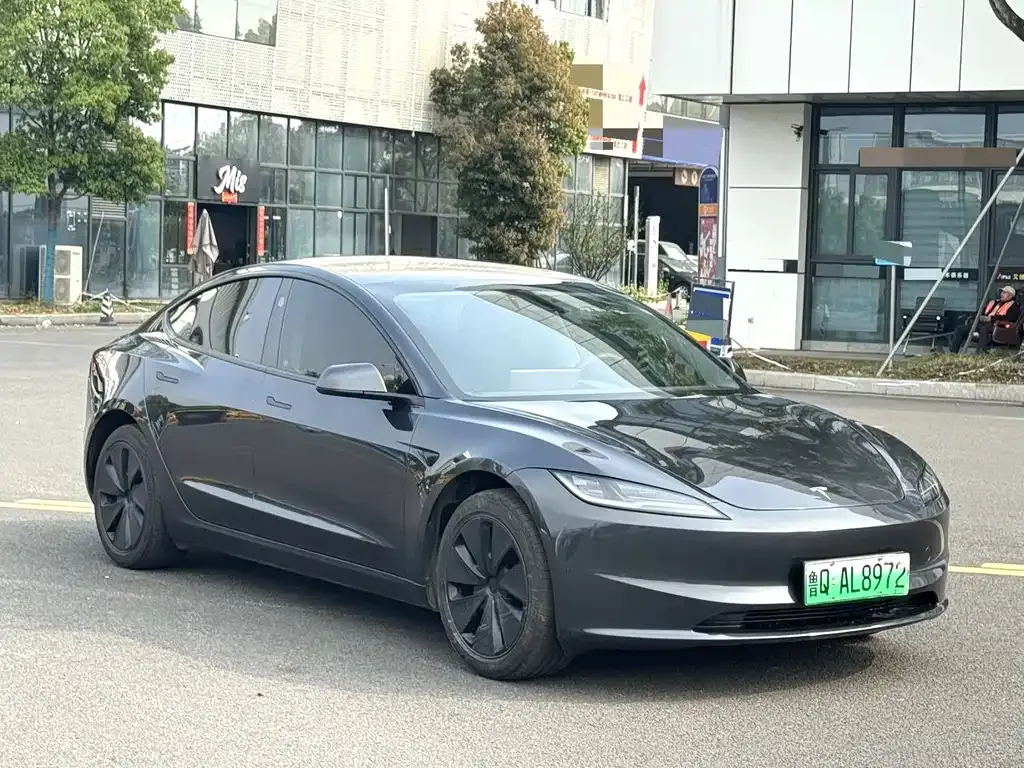 Tesla Model 3 — фото 9