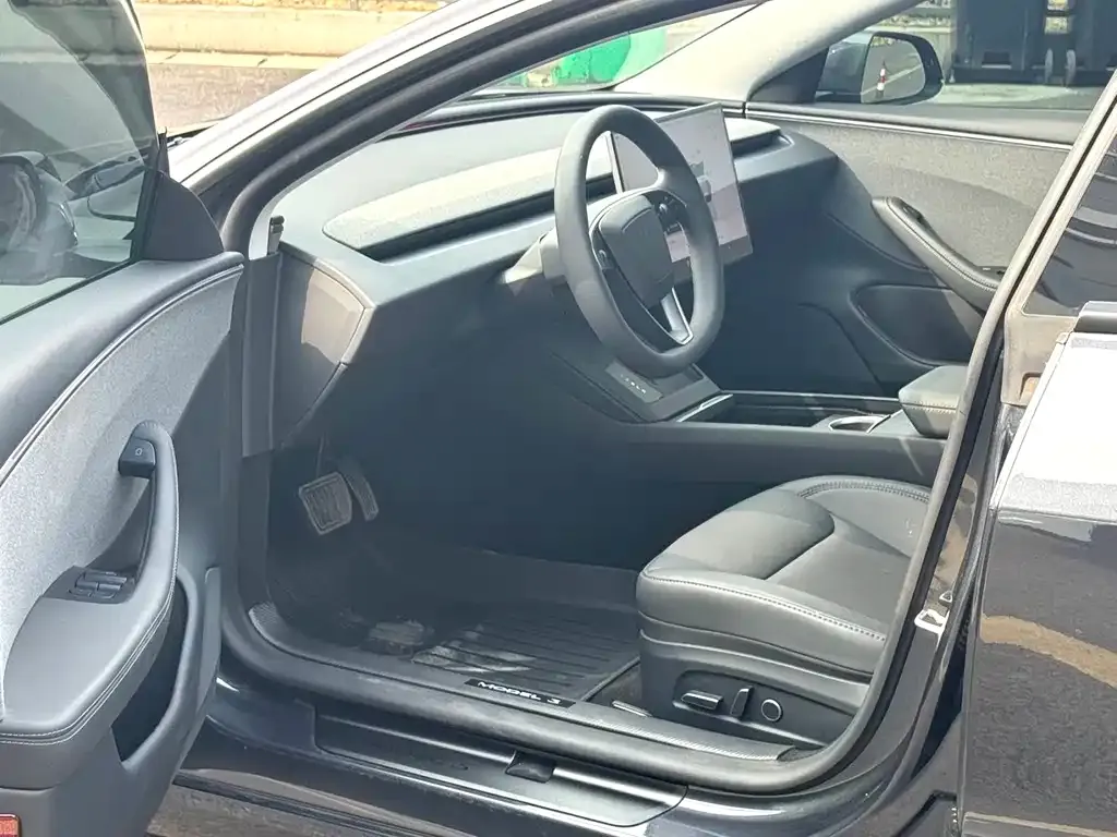 Tesla Model 3 — фото 6