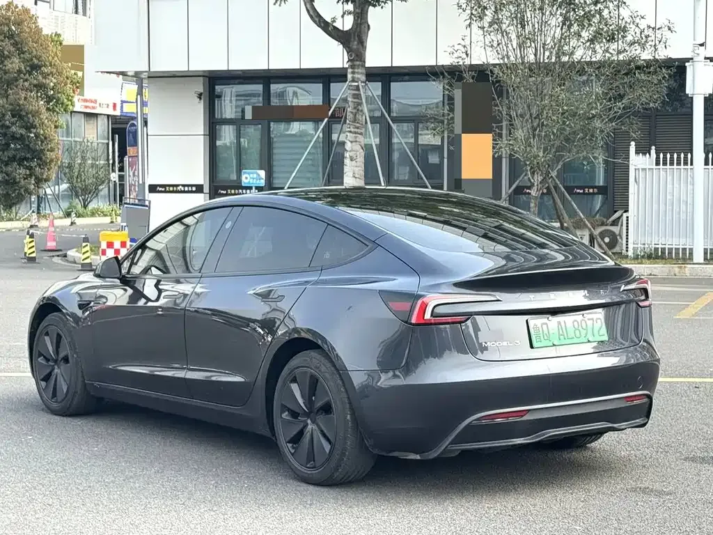 Tesla Model 3 — фото 8