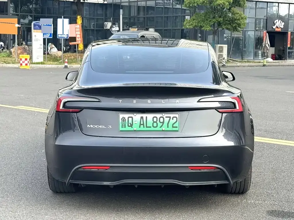 Tesla Model 3 — фото 5