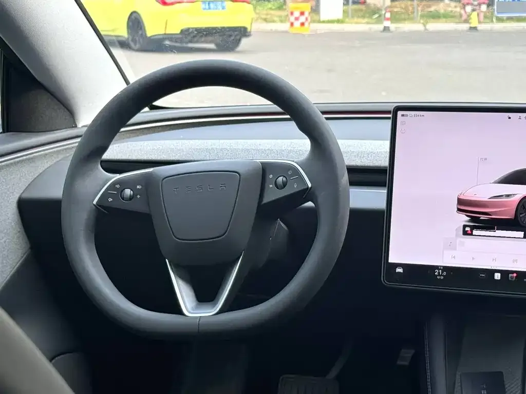 Tesla Model 3 — фото 3