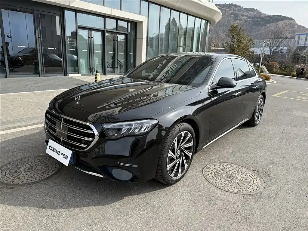 Mercedes-Benz E-Class — фото 1