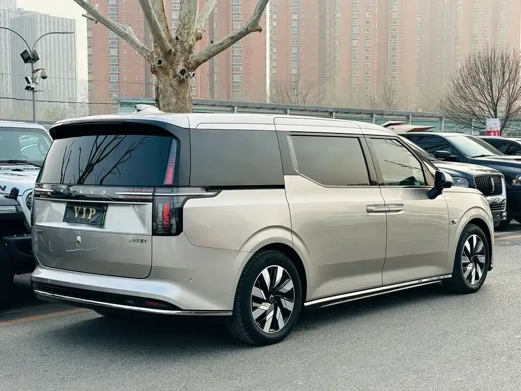 Volvo EM90 2025 из CN, фото 7