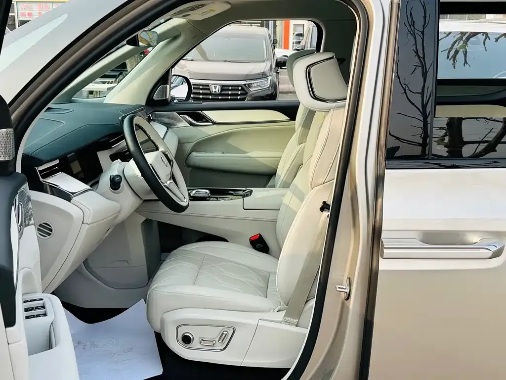 Volvo EM90 2025 из CN, фото 4