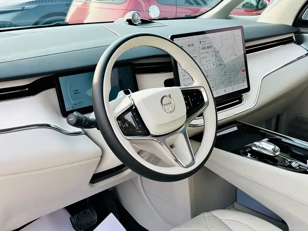 Volvo EM90 2025 из CN, фото 8