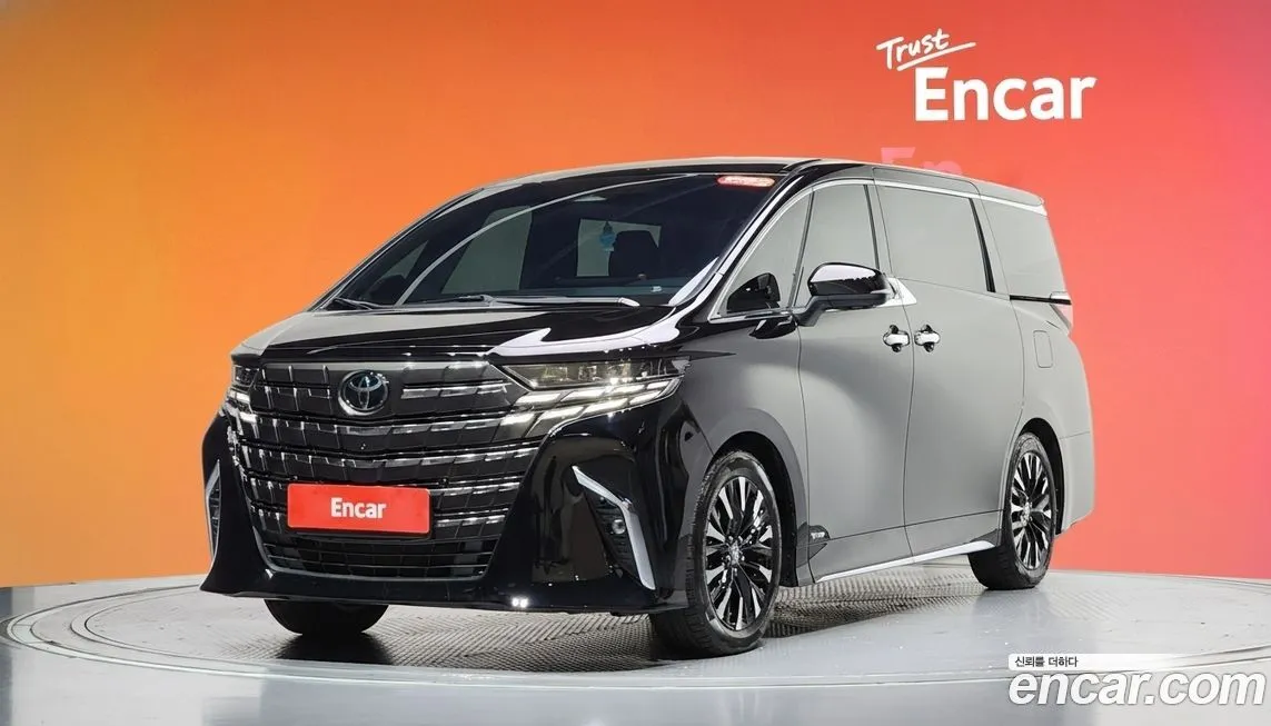Toyota Alphard — фото 1