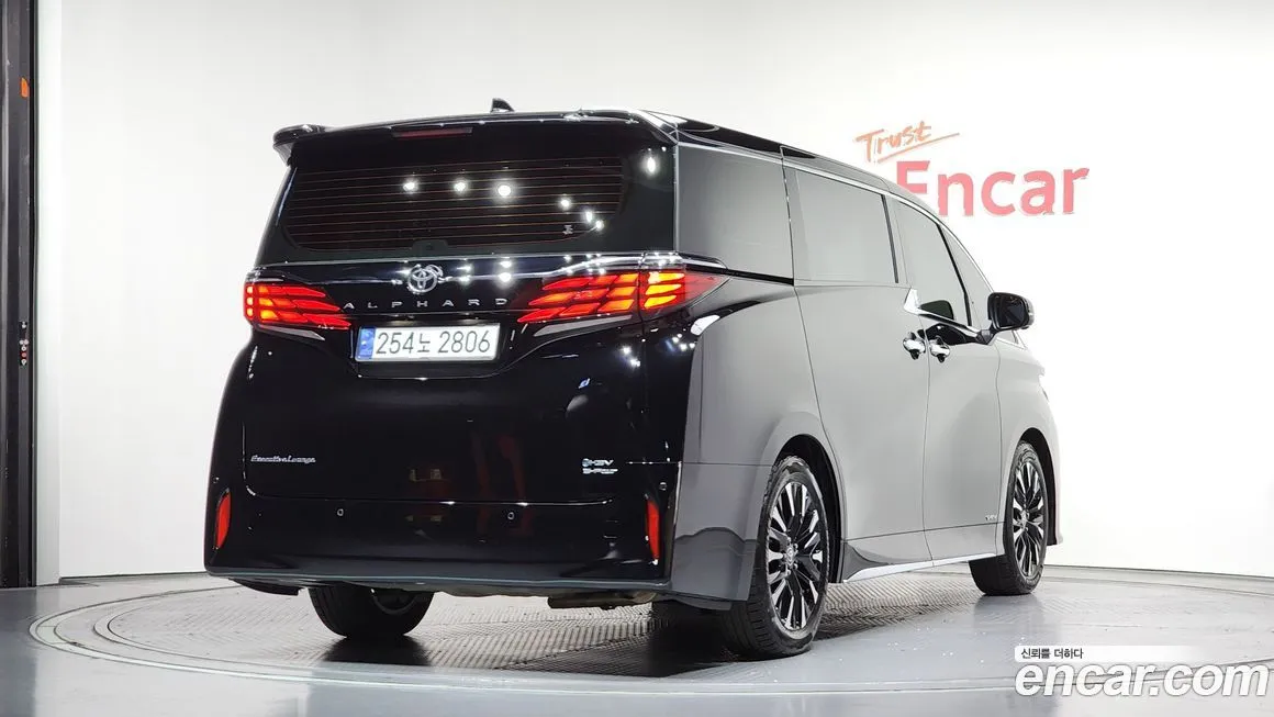 Toyota Alphard — фото 4