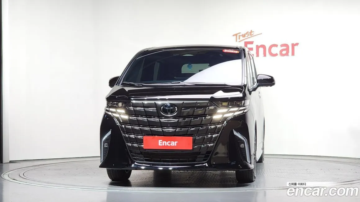 Toyota Alphard — фото 10