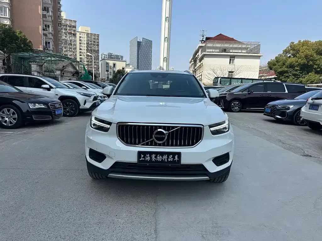 Volvo XC40 — фото 9