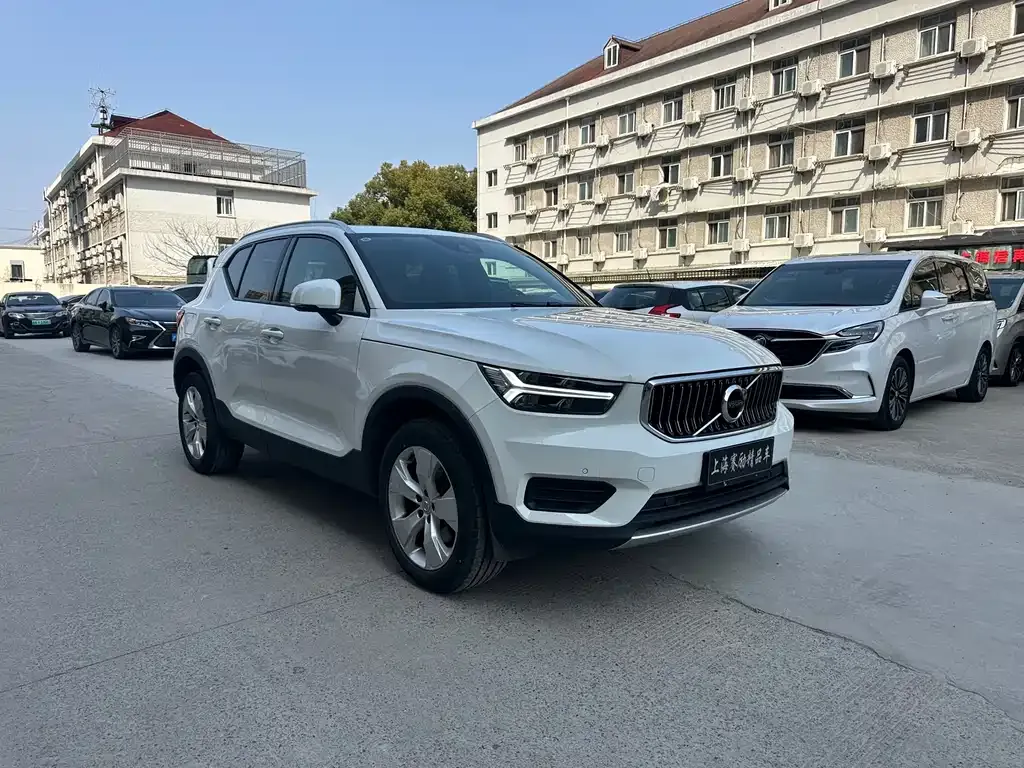 Volvo XC40 — фото 5