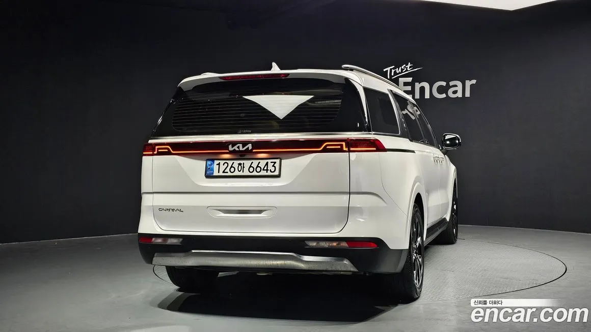 Kia Carnival — фото 10