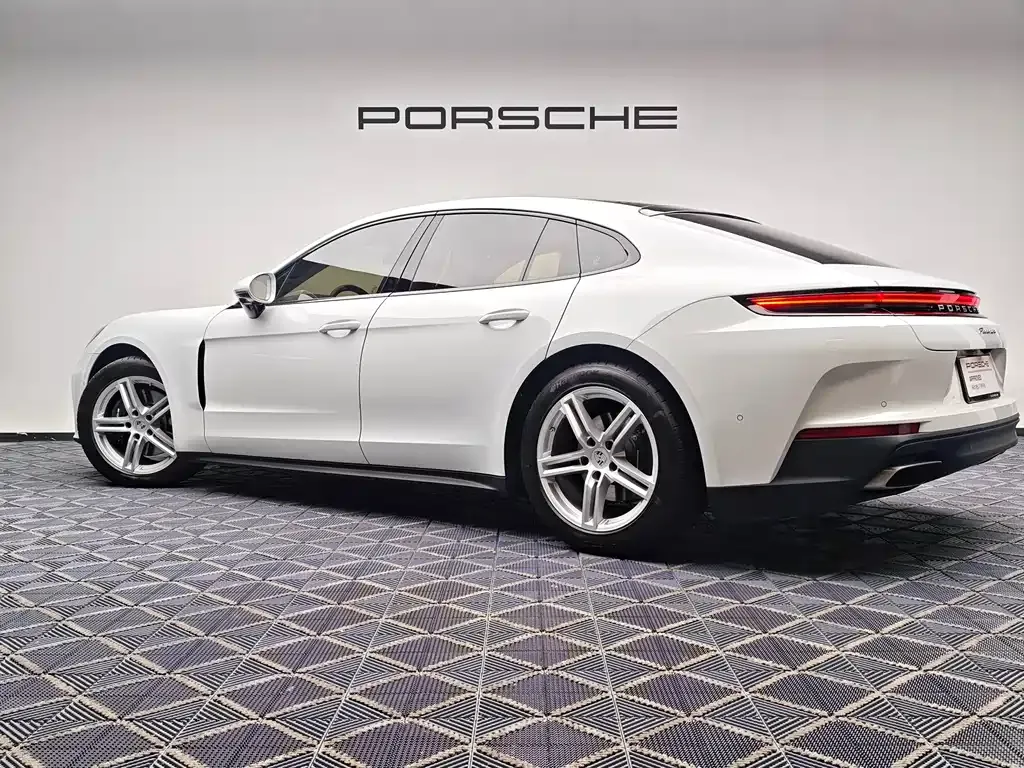 Porsche Panamera 2026 из CN, фото 8