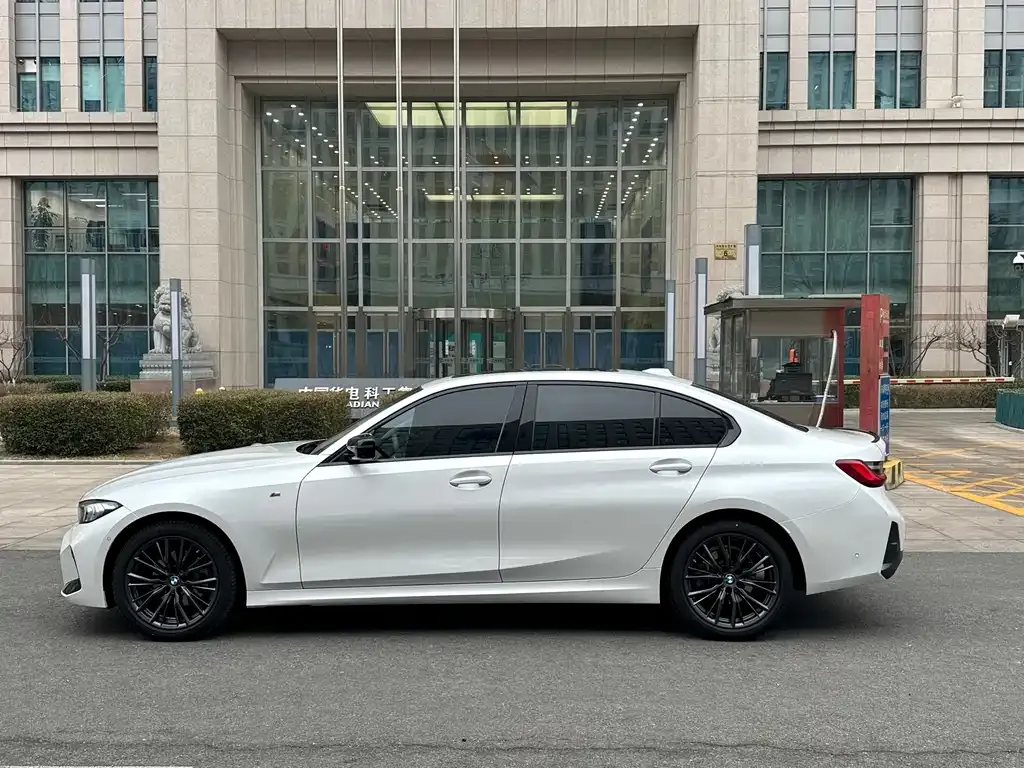 BMW 3 Series 2023 из CN, фото 10