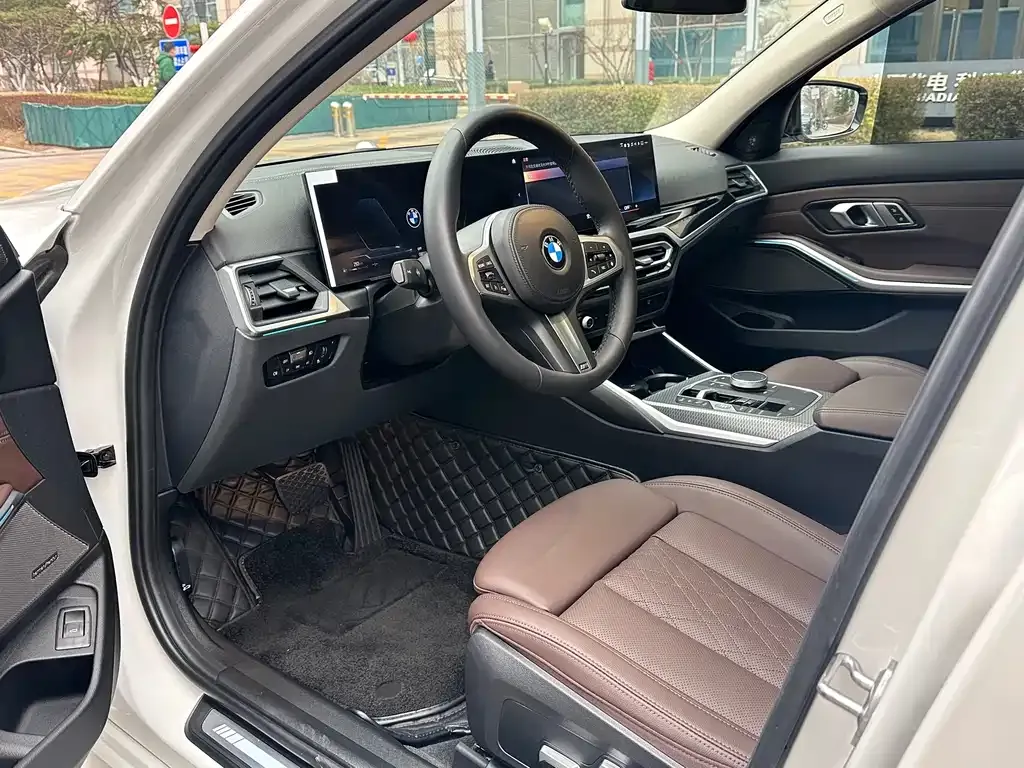 BMW 3 Series 2023 из CN, фото 4