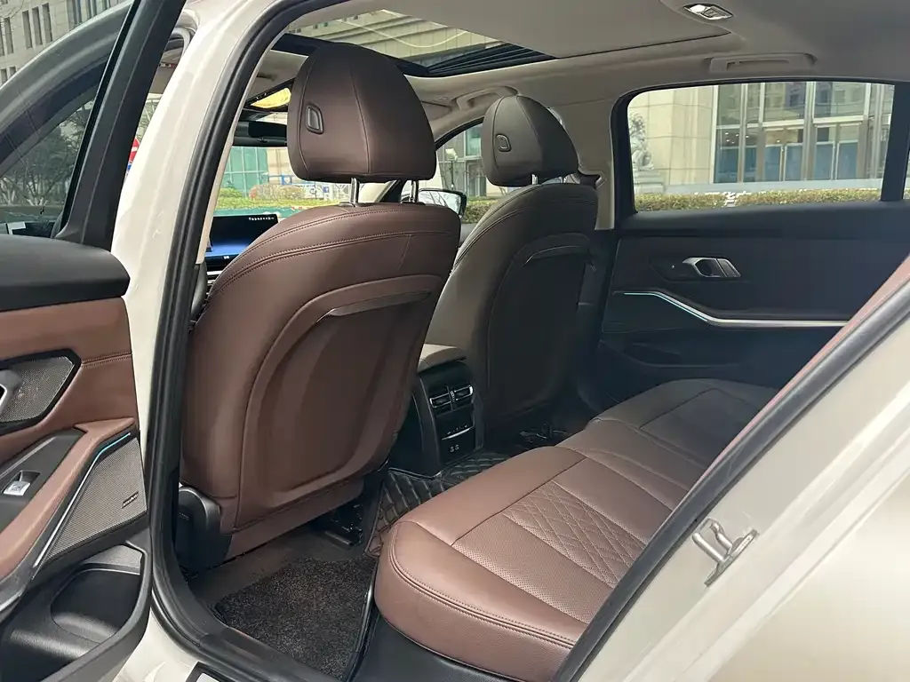 BMW 3 Series 2023 из CN, фото 3