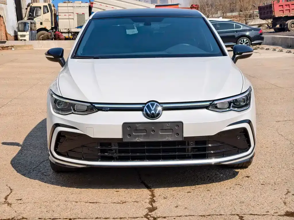 Volkswagen Golf 2023 из CN, фото 1