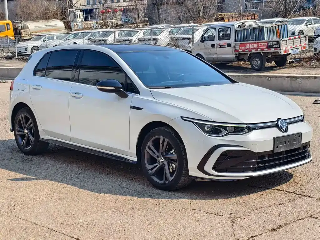 Volkswagen Golf 2023 из CN, фото 10
