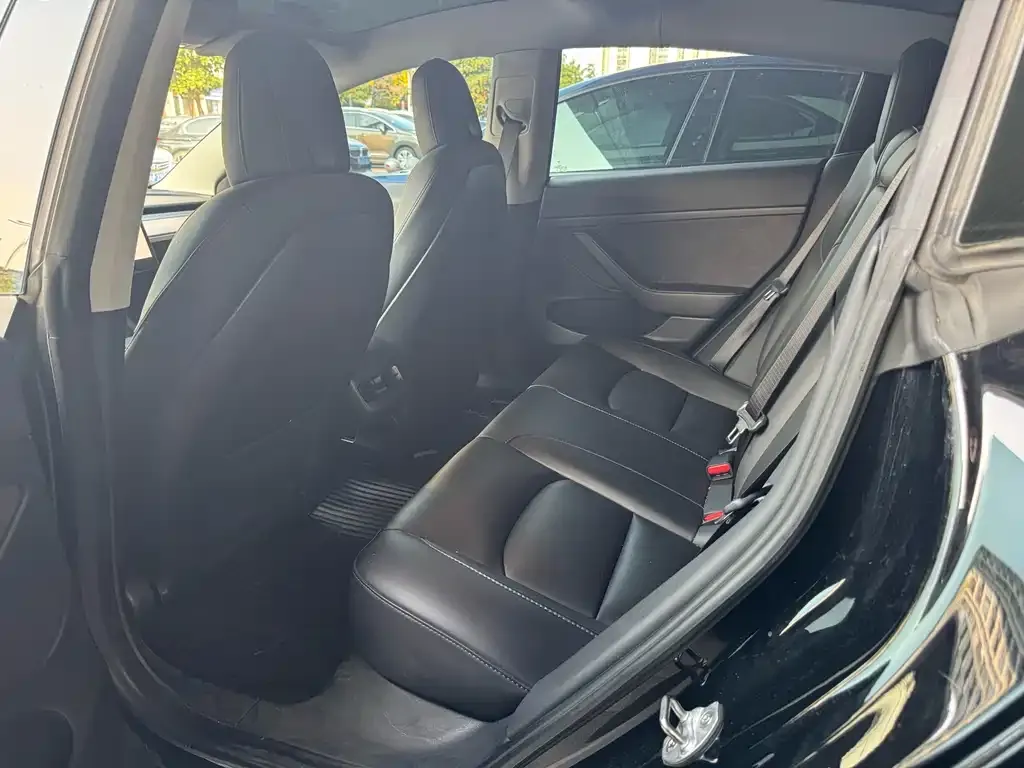 Tesla Model 3 — фото 3