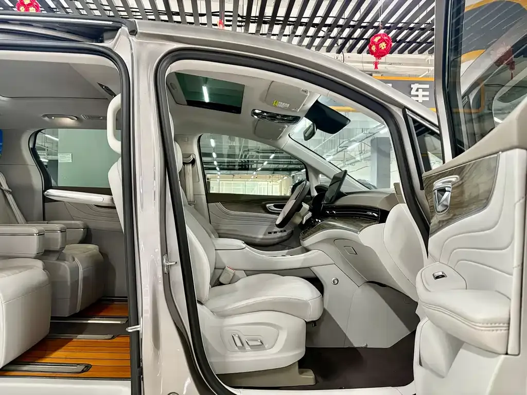 Roewe iMAX8 New Energy 2024 из CN, фото 8