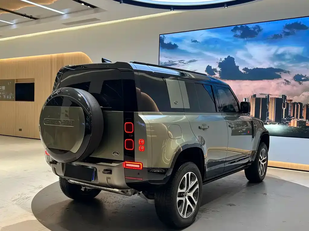 Land Rover Defender — фото 6
