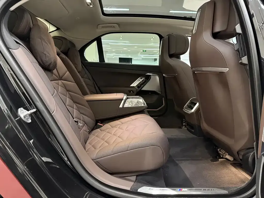 BMW i7 2024 из CN, фото 7