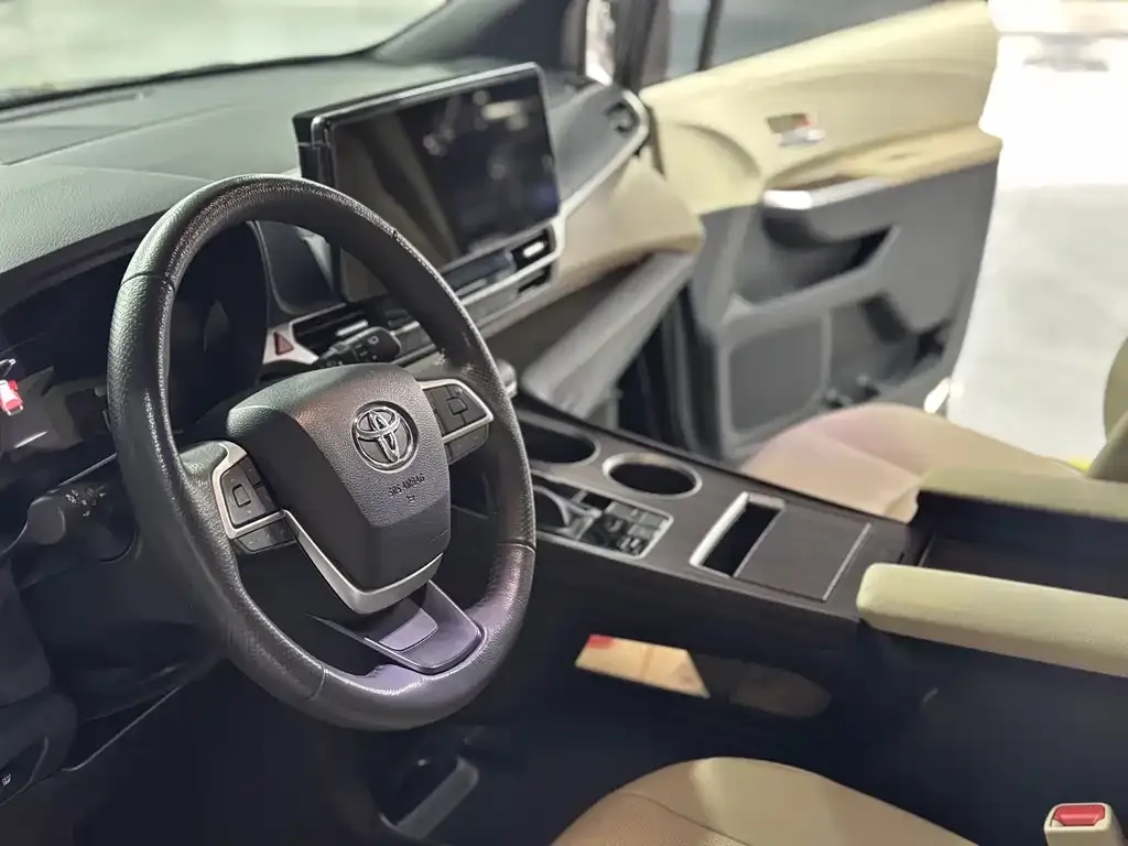 Toyota Granvia — фото 6