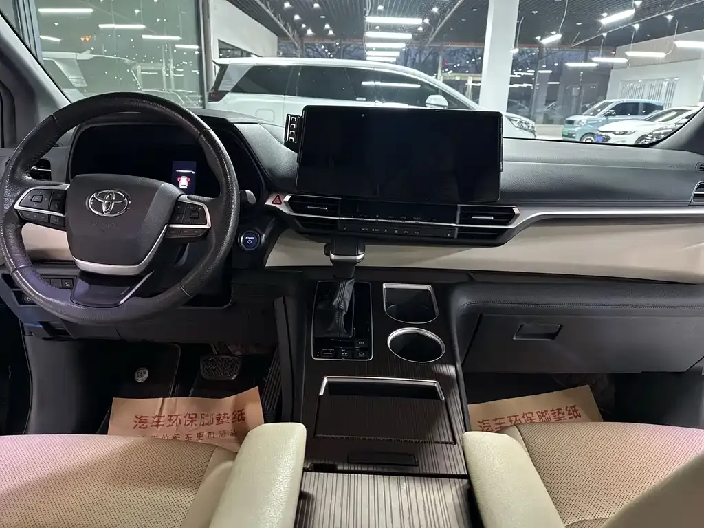 Toyota Granvia — фото 4