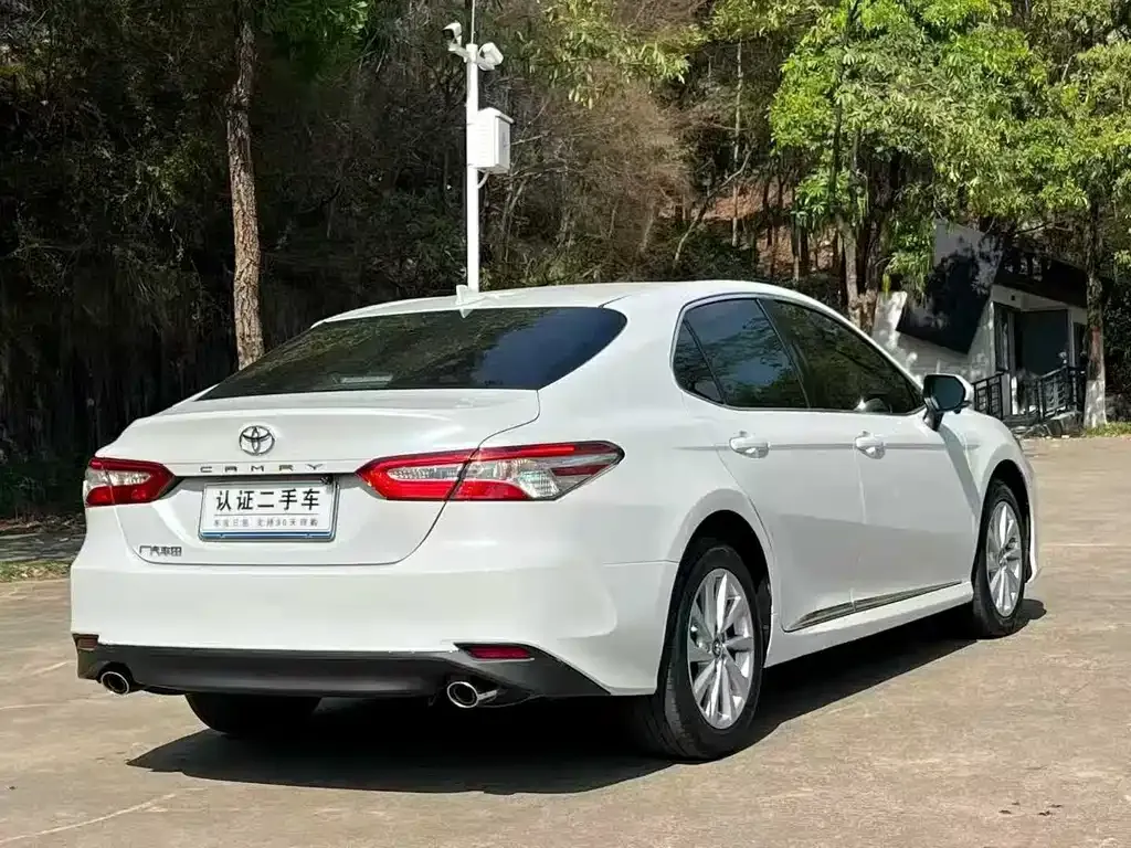 Toyota Camry — фото 3