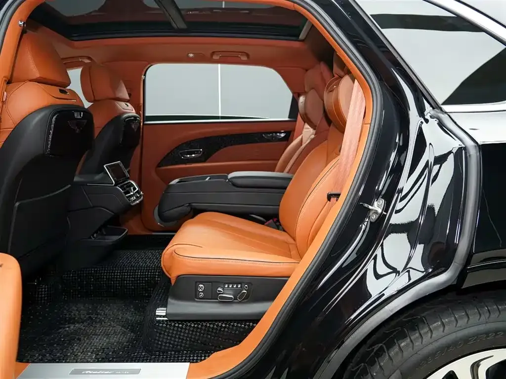 Bentley Bentayga 2026 из CN, фото 10