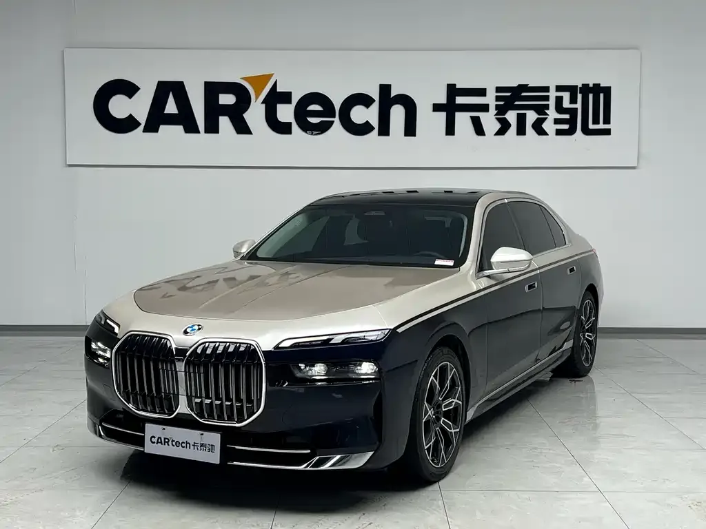 BMW 7 Series — фото 1