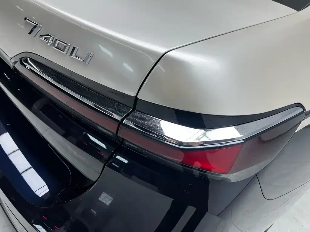 BMW 7 Series — фото 2