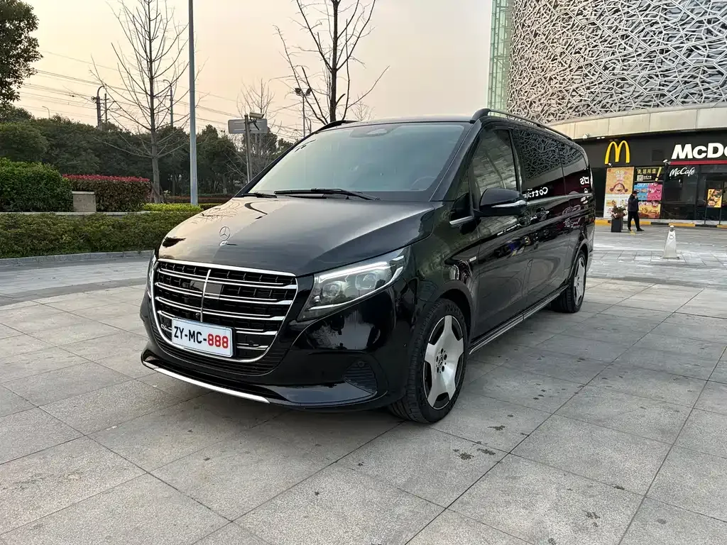 Mercedes-Benz V-Class — фото 1