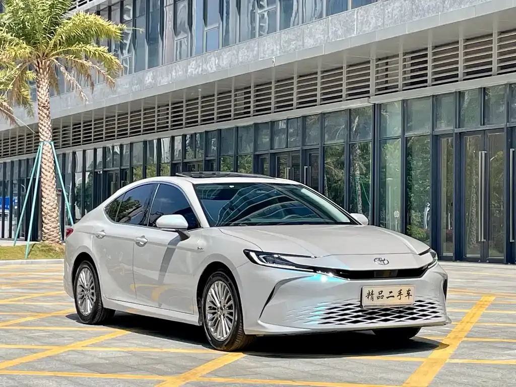 Toyota Camry — фото 10
