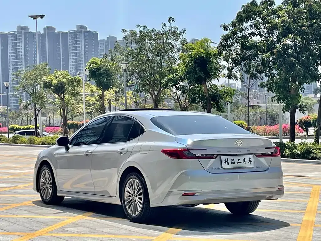 Toyota Camry — фото 7