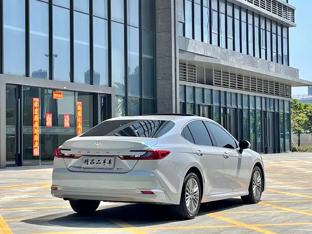 Toyota Camry — фото 8