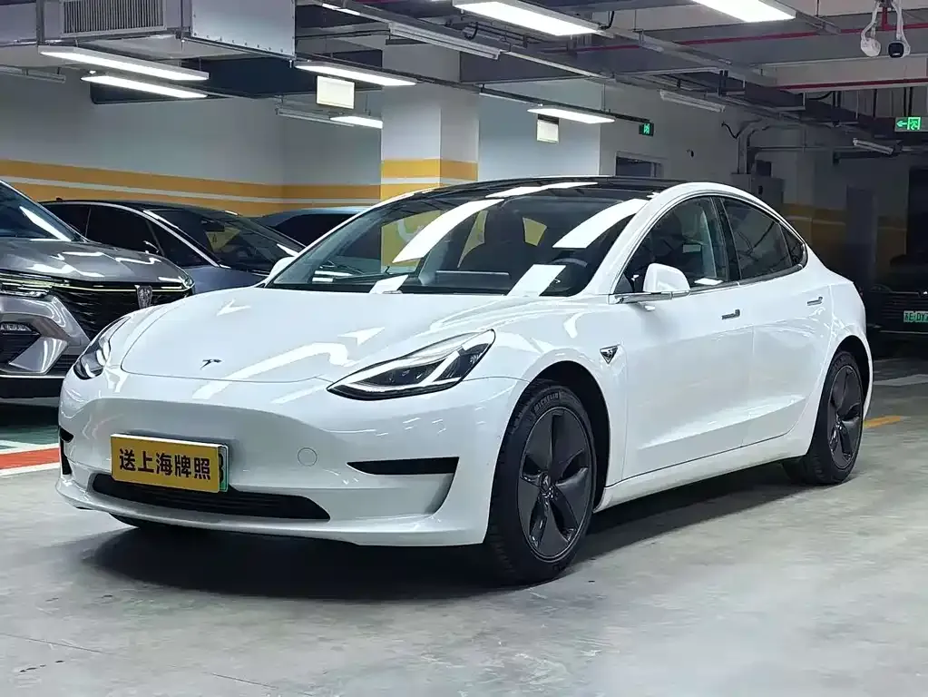 Tesla Model 3 — фото 1