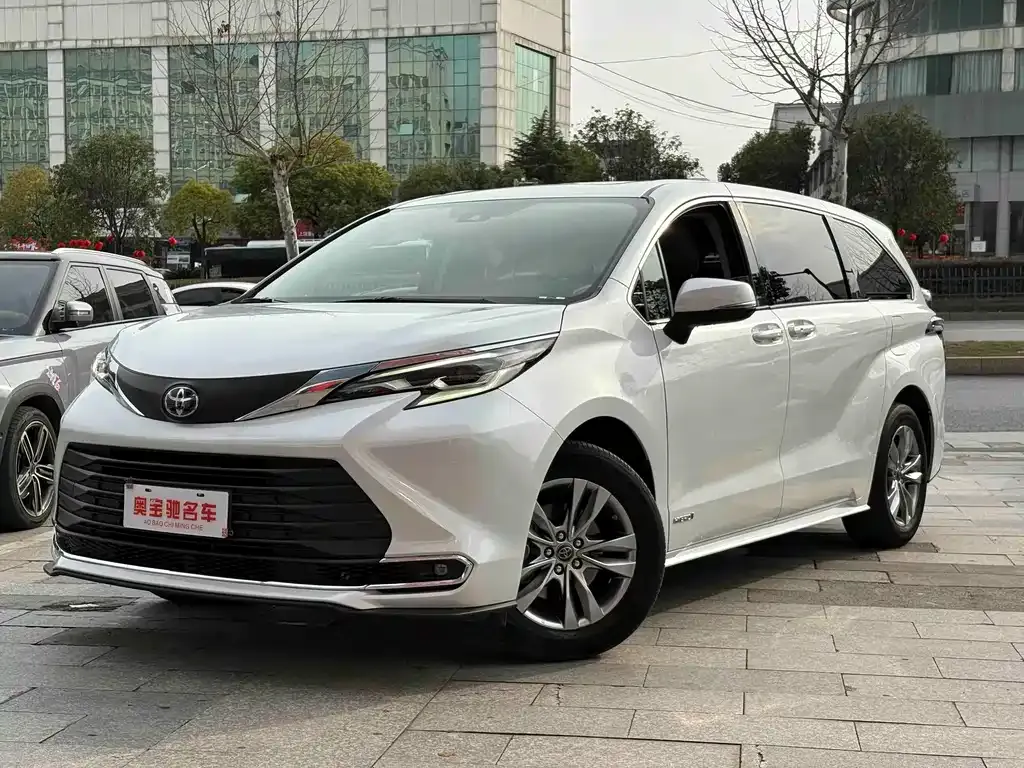 Toyota Sienna 2023 из CN, фото 1