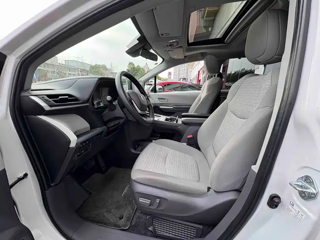 Toyota Sienna 2023 из CN, фото 4