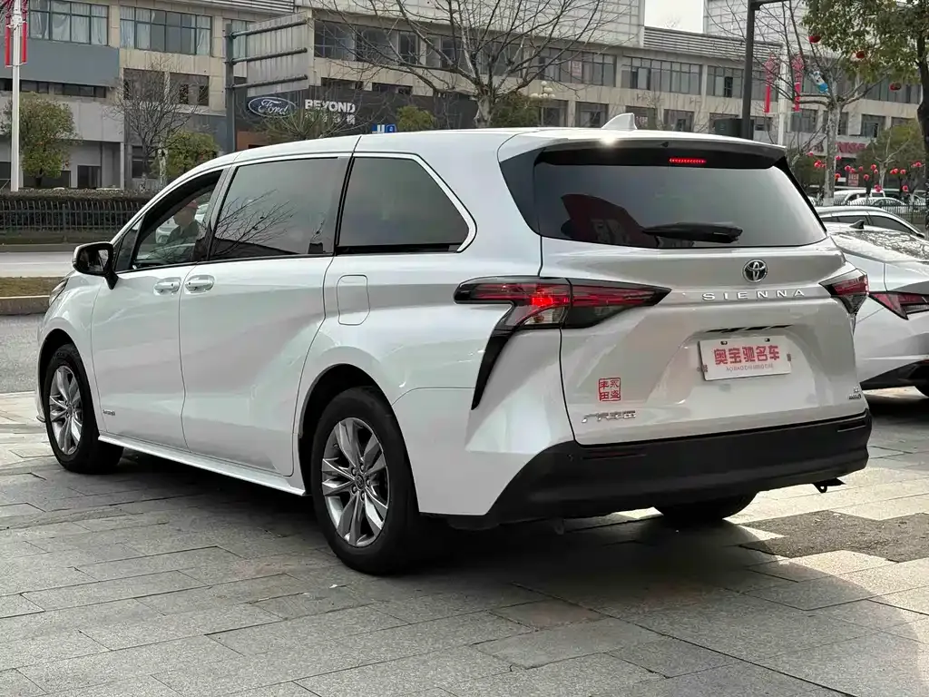 Toyota Sienna 2023 из CN, фото 2