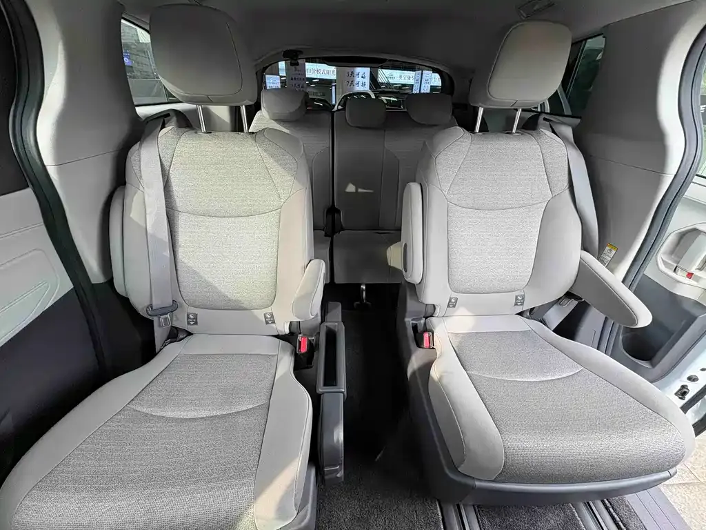 Toyota Sienna 2023 из CN, фото 6